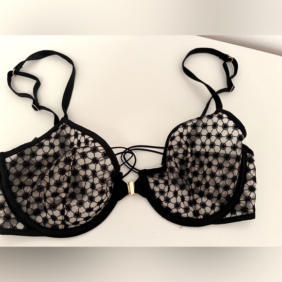 Victoria secret front closer bra - Picture 1 of 4